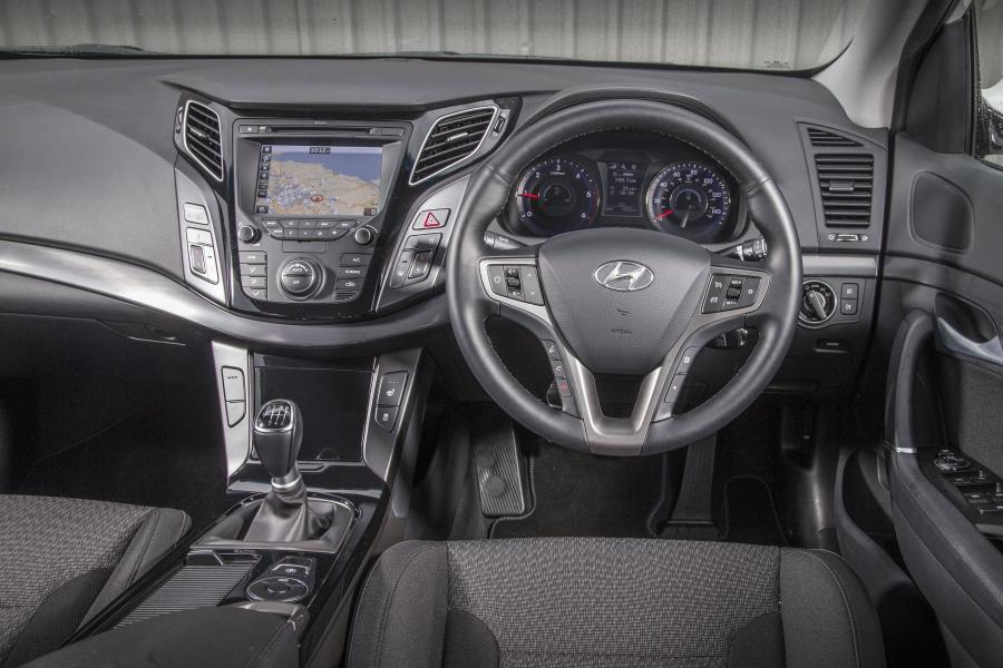  Hyundai i40 Sedan 2015 года  (UK) (фото 15 из 22)